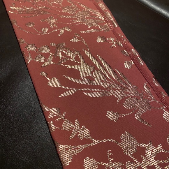 Fabletics Mid-Rise Printed Powerhold Capri - Picture 4 of 6